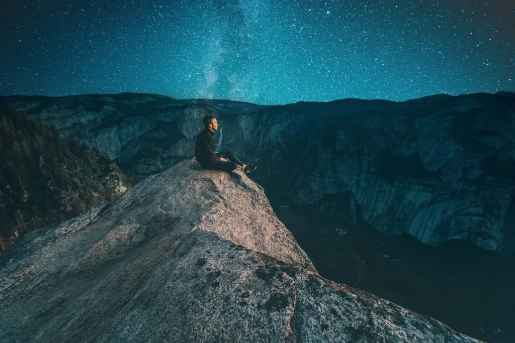 “A sociedade é a caverna, a saída é a solitude”, uma reflexão platônica poderosa de Simone Weil